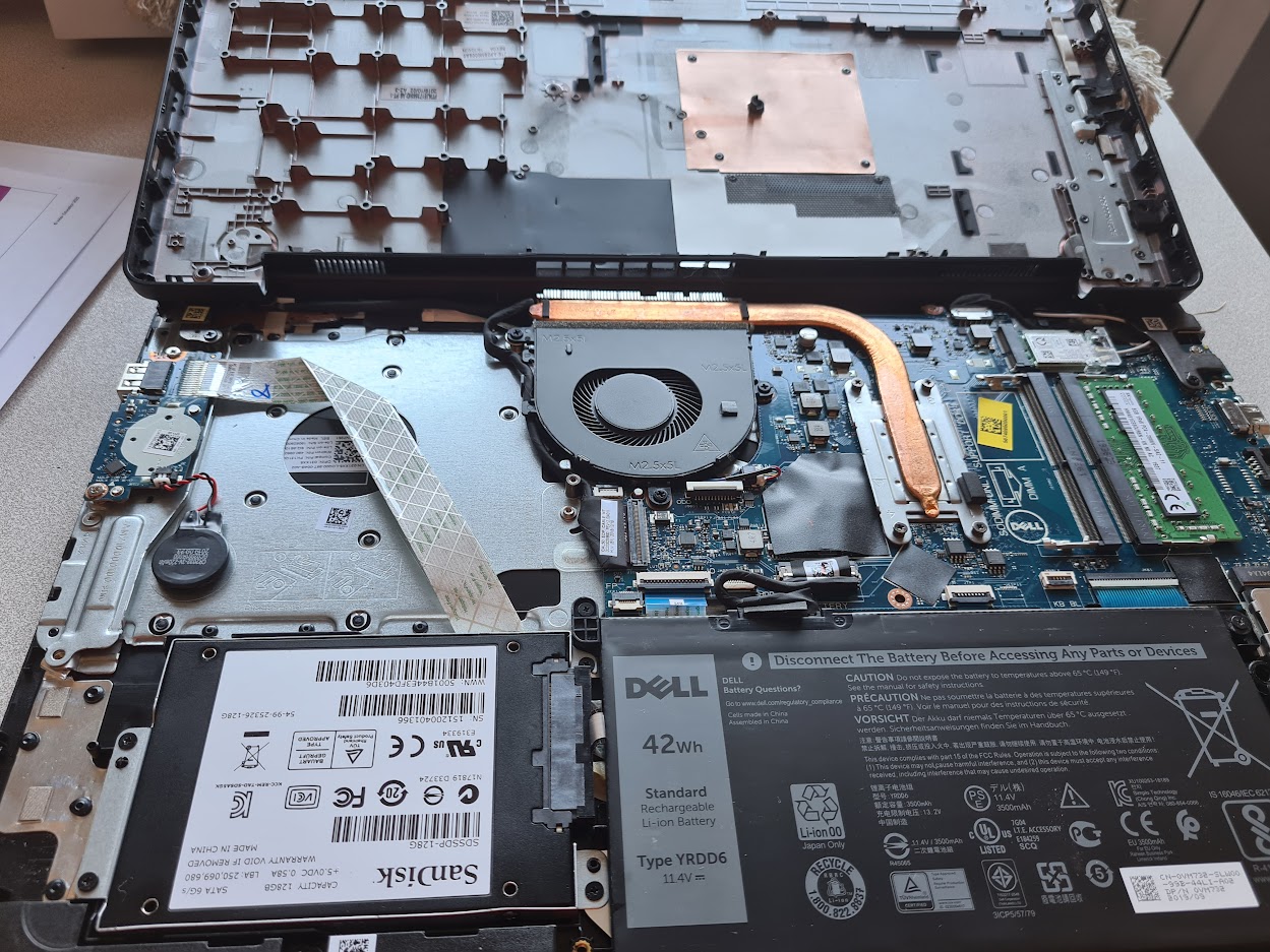 Nettoyage d'un pc portable, ajout d'un disque ssd et configuration du système d'exploitation.