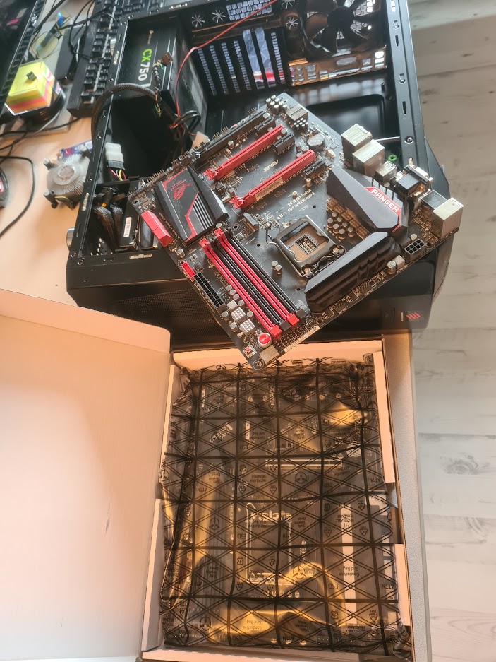 Evolution du pc du client. La carte mère, le processeur et les ram devenait trop vieille pour…